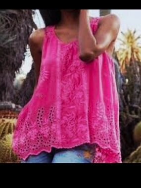 Johnny Was Hot Pink Crochet Eyelet Sleeveless Embroidered Tank Boho. Med